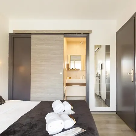 Le Charme Yourhosthelper *