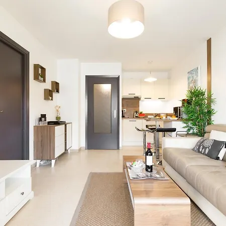 Le Charme Yourhosthelper * Κάννες