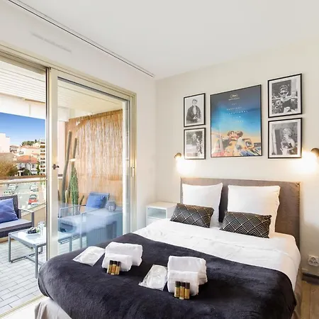 Le Charme Yourhosthelper *