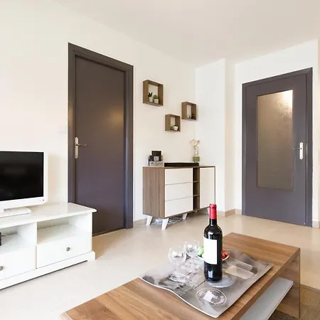 Le Charme Yourhosthelper *