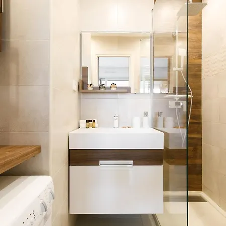 Le Charme Yourhosthelper * 戛纳